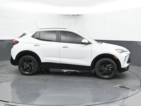 Used 2024 Buick Encore GX Sport Touring AWD/4WD image 4