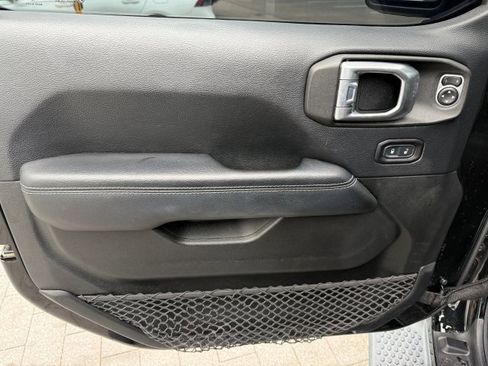 Used 2018 Jeep Wrangler Unlimited Sahara w/ LED Lighting Group image 9