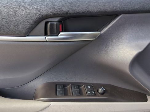 Used 2023 Toyota Camry LE FWD image 9