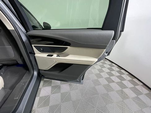 Used 2025 Lincoln Nautilus Reserve image 25