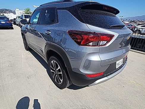 Used 2025 Chevrolet TrailBlazer LT FWD image 3