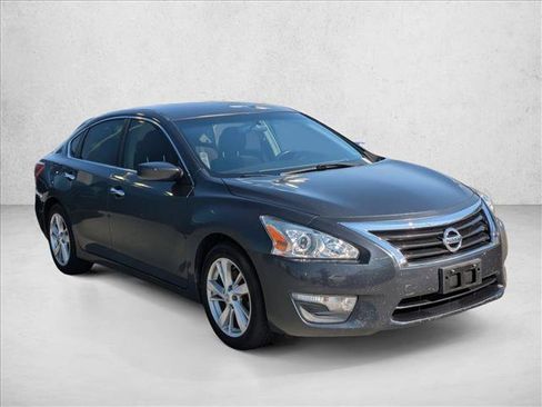 Used 2013 Nissan Altima 2.5 SV FWD image 3