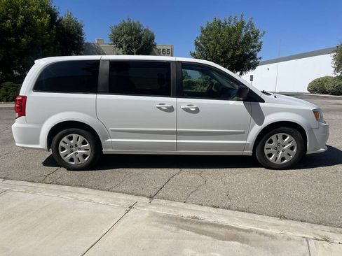 Used 2015 Dodge Grand Caravan SE w/ Quick Order Package 29E SE FWD image 9
