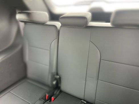 Used 2025 Buick Enclave Preferred AWD/4WD image 40