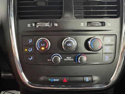 Used 2020 Dodge Grand Caravan SE FWD image 21