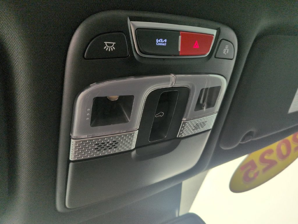 Used 2025 Kia Telluride AWD image 30