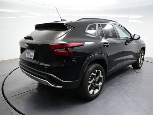 Used 2025 Chevrolet Trax LT FWD image 5