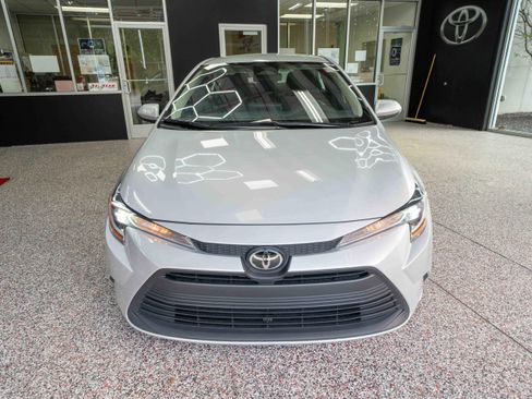 Used 2024 Toyota Corolla LE image 6