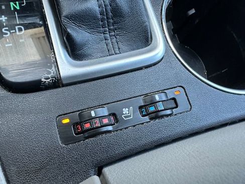 Used 2018 Toyota Highlander Limited image 22