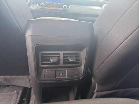 Used 2024 Chevrolet Colorado LT RWD image 29