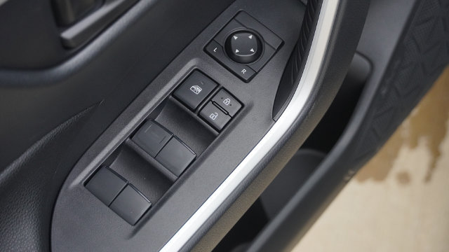 Used 2025 Toyota RAV4 LE AWD/4WD image 18