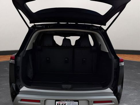 Used 2024 Nissan Pathfinder Platinum w/ Cargo Package image 15