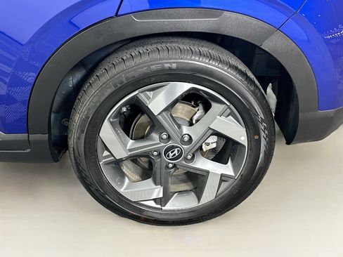 Used 2025 Hyundai Venue SEL image 11