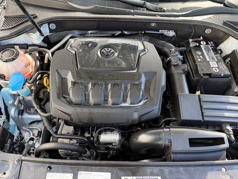 Used 2018 Volkswagen Passat 2.0T SE w/ SE Lighting Package image 14