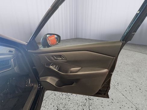 Used 2024 Nissan Rogue S AWD/4WD image 13