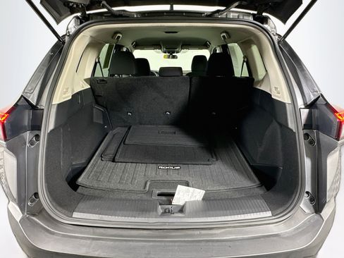 Used 2023 Nissan Rogue S AWD/4WD image 27