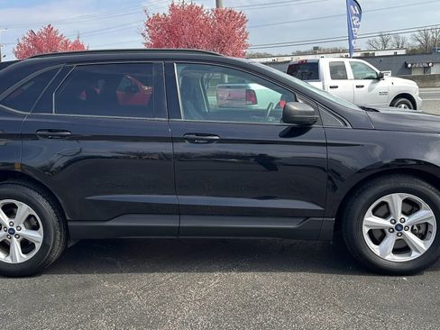 Used 2020 Ford Edge SE image 4