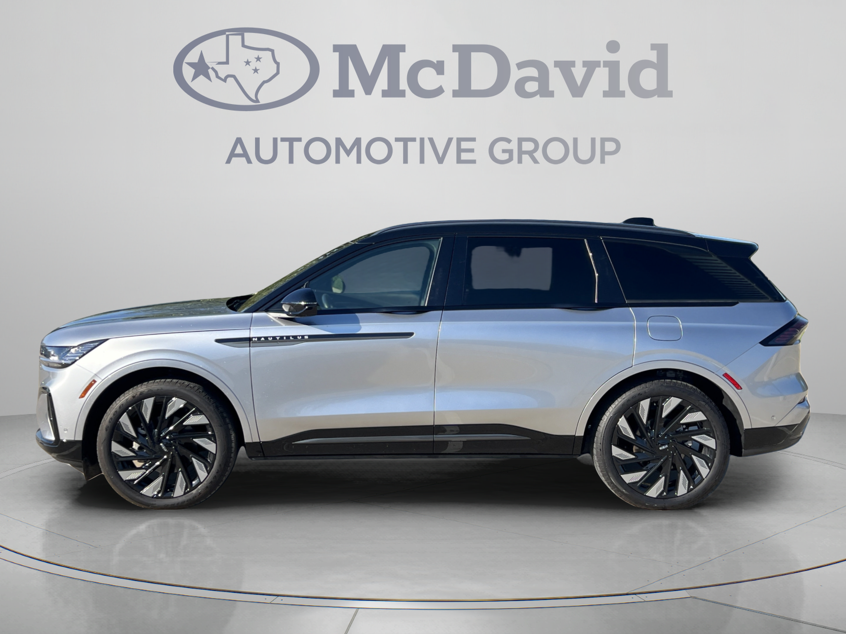 Used 2024 Lincoln Nautilus Reserve w/ Equipment Group 202A AWD/4WD image 4