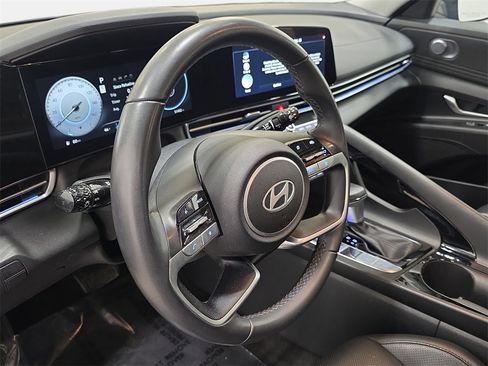 Used 2024 Hyundai Elantra Limited image 16