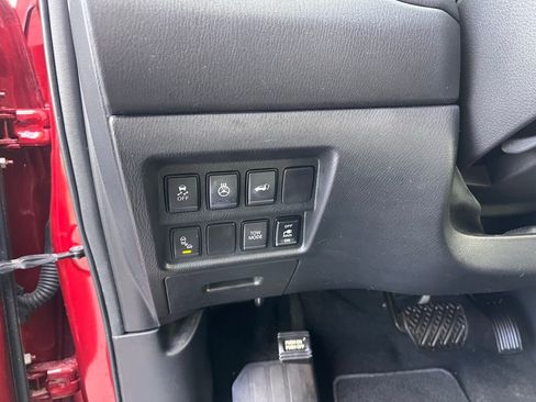 Used 2019 Nissan Pathfinder SL image 32