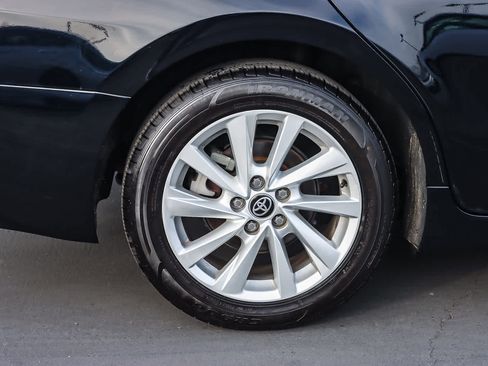 Used 2022 Toyota Camry SE image 10