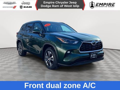 Used 2023 Toyota Highlander XLE image 1