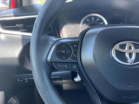 Used 2021 Toyota Corolla LE FWD image 18