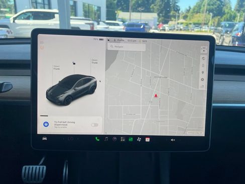 Used 2022 Tesla Model Y Performance AWD/4WD image 9