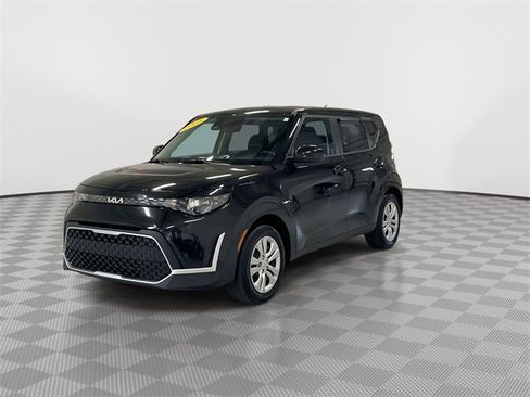 Used 2025 Kia Soul LX image 4