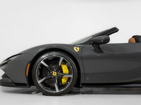 Used 2023 Ferrari SF90 Spider AWD/4WD image 9