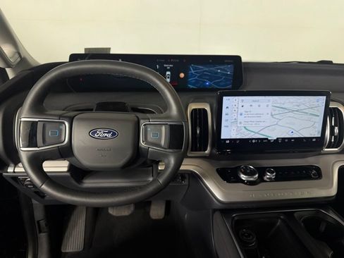 Used 2025 Ford Expedition Active AWD/4WD image 13