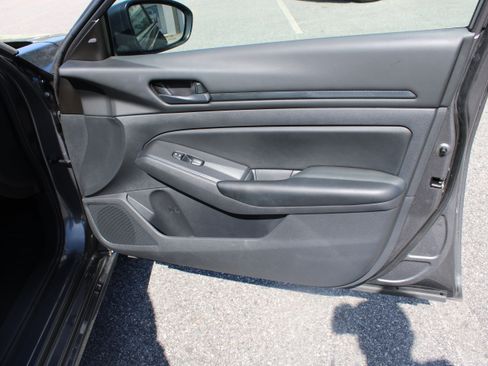 Used 2025 Nissan Altima 2.5 S image 16