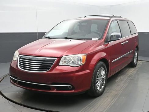 Used 2014 Chrysler Town & Country Touring-L w/ Driver Convenience Group image 1