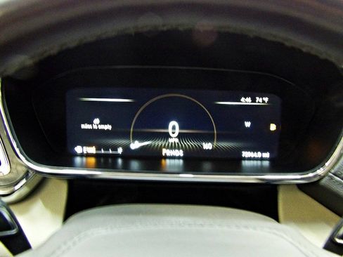 Used 2017 Lincoln Continental Select w/ Climate Package FWD image 16