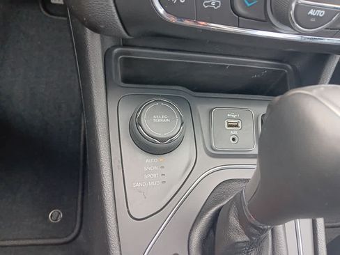 Used 2021 Jeep Cherokee High Altitude AWD/4WD image 24