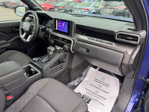 Used 2025 Toyota Tacoma SR5 AWD/4WD image 16