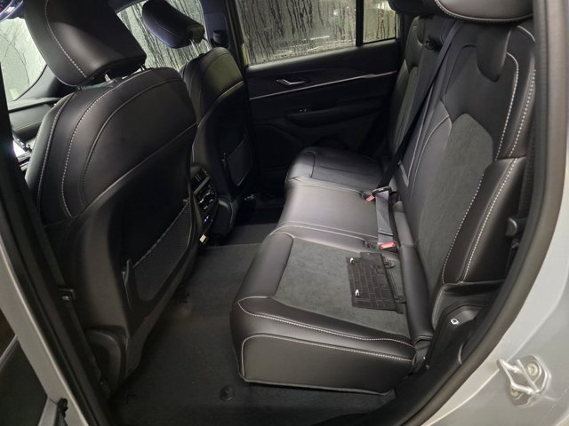 New 2026 Jeep Grand Cherokee Altitude AWD/4WD image 27