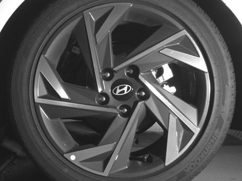 Used 2025 Hyundai Elantra SEL FWD image 17