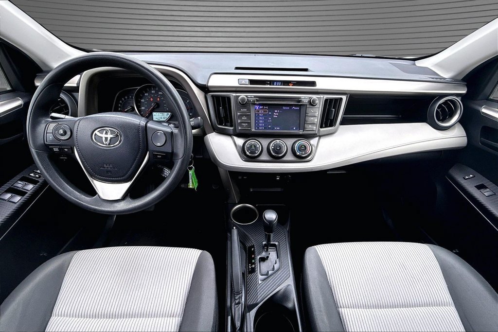 Used 2013 Toyota RAV4 LE FWD image 18