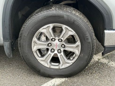 Used 2025 GMC Sierra 1500 SLT image 11