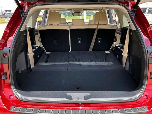 Used 2022 Toyota Highlander XLE FWD image 32