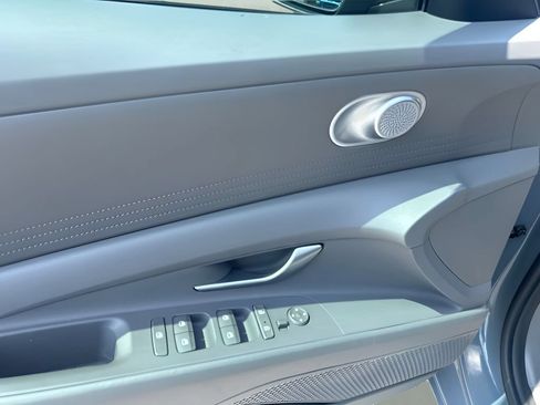 Used 2022 Hyundai Elantra SEL FWD image 21
