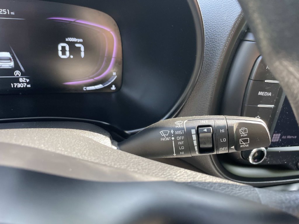 Used 2023 Kia Soul LX FWD image 31