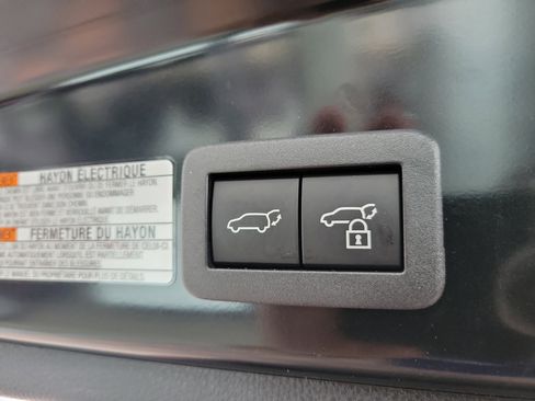 Used 2023 Toyota Corolla Cross AWD Hybrid w/ Convenience Package image 12