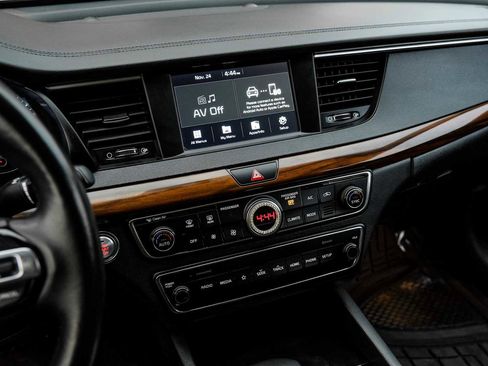 Used 2019 Kia Cadenza Premium image 25