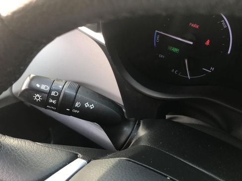 Used 2022 Toyota Sienna XLE FWD image 17