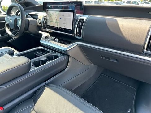 Used 2025 Ford Expedition Max Platinum w/ Stealth Appearance Package image 10