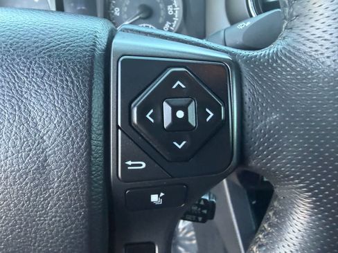 Used 2018 Toyota Tacoma TRD Off-Road w/ Technology Package AWD/4WD image 21