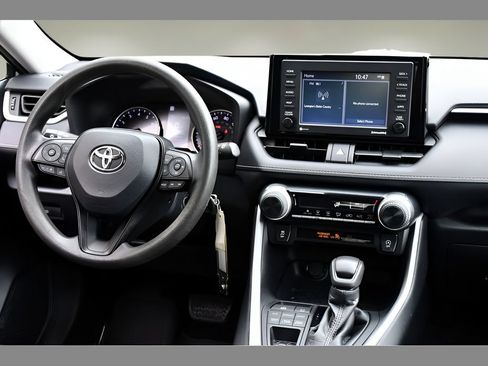 Used 2021 Toyota RAV4 LE AWD/4WD image 17