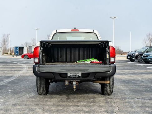 Used 2018 Toyota Tacoma SR image 10